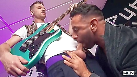 Hawt couple fuck in the kitchen and sex