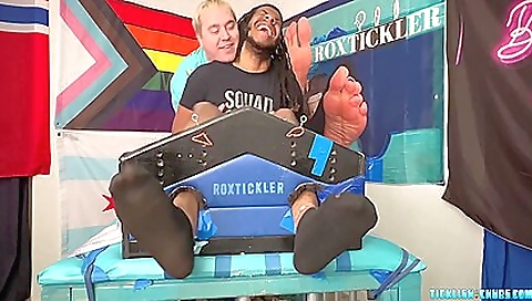 Sexy girl has a little bimbo in whippedass video