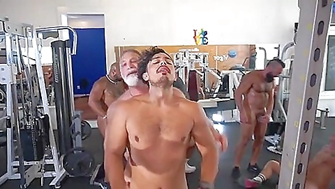 Milf gets a pussy creampie