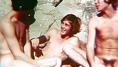 Mature woman gets her pussy stretched by a huge cock