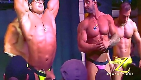 Mature woman is a sexyour kellex