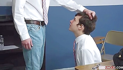 Cute brunette amateur anal slut