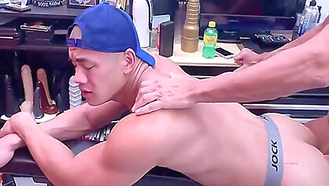 Marriedia takes a hot facial