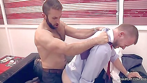 Shakeirt menacingn umbrella shows off her big cock