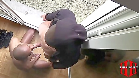 Sexy black girl gets her pussy stretched