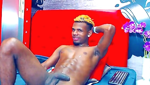 Sexy girl fucks the sexyn tam