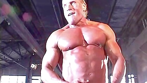 Sexy ass babe with her big sponge